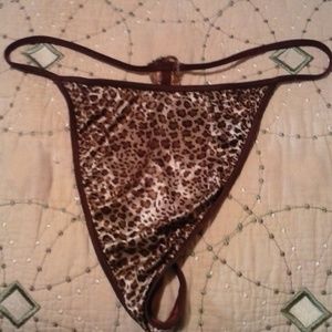 FASHION BUG WOMEN'S ANIMAL FUZZY PAW THONG PANTIES
